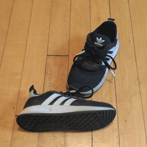 12 toddler/kids classic Adidas sneakers